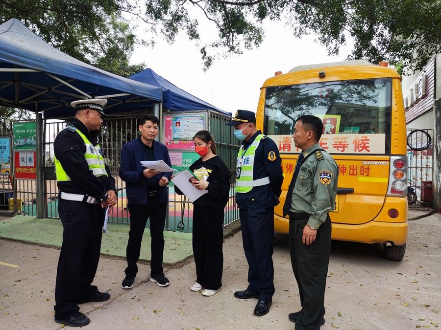 邕寧區開展校車安全檢查專項行動 筑牢平安上學路 邕寧區開展校車安全檢查專項行動 筑牢平安上學路