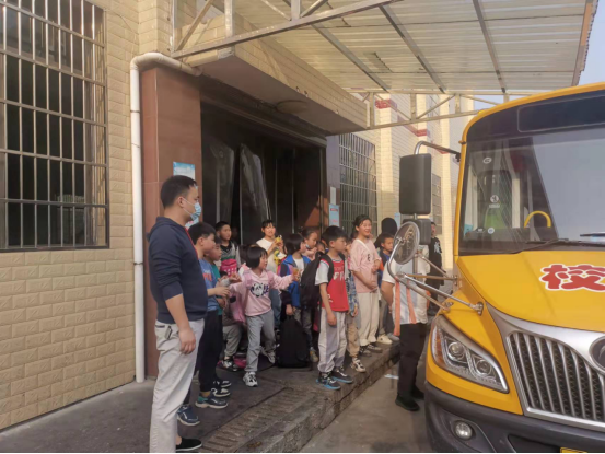 大栗港開展校車安全隱患專項(xiàng)整治