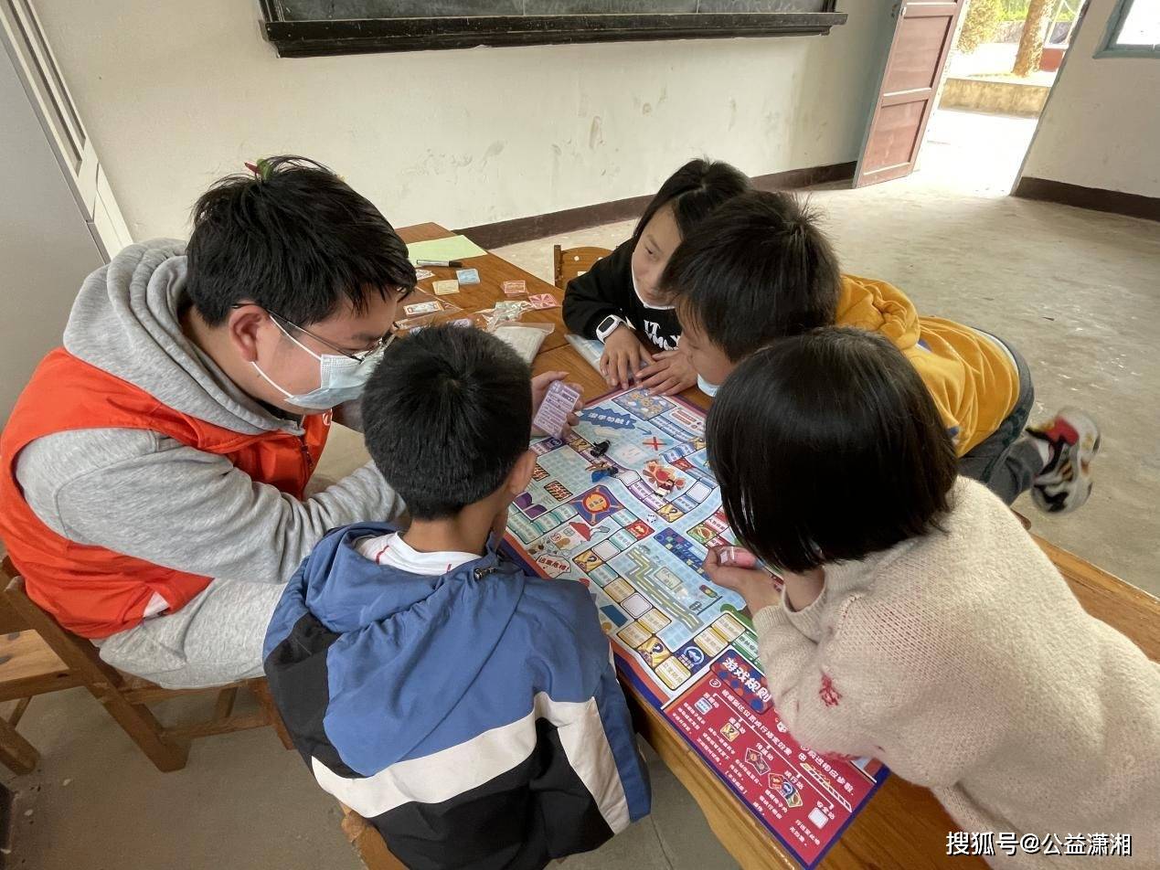 長樂江田:溪湄校車提醒您,下一站“安全” 長樂江田:溪湄校車提醒您,下一站“安全”