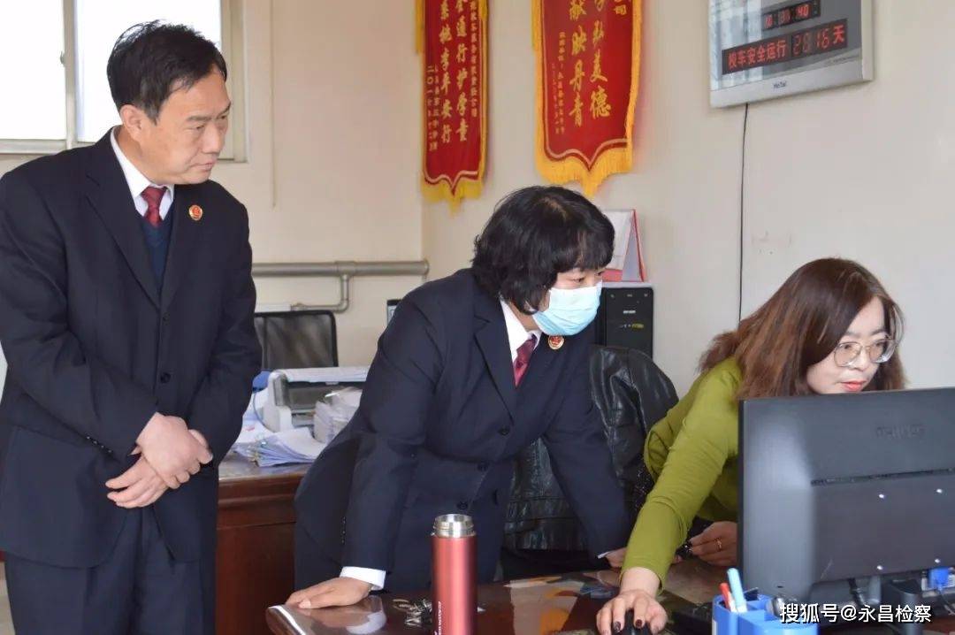 永昌縣檢察院聯合交警部門開展校車安全管理專項檢查/ 永昌縣檢察院聯合交警部門開展校車安全管理專項檢查