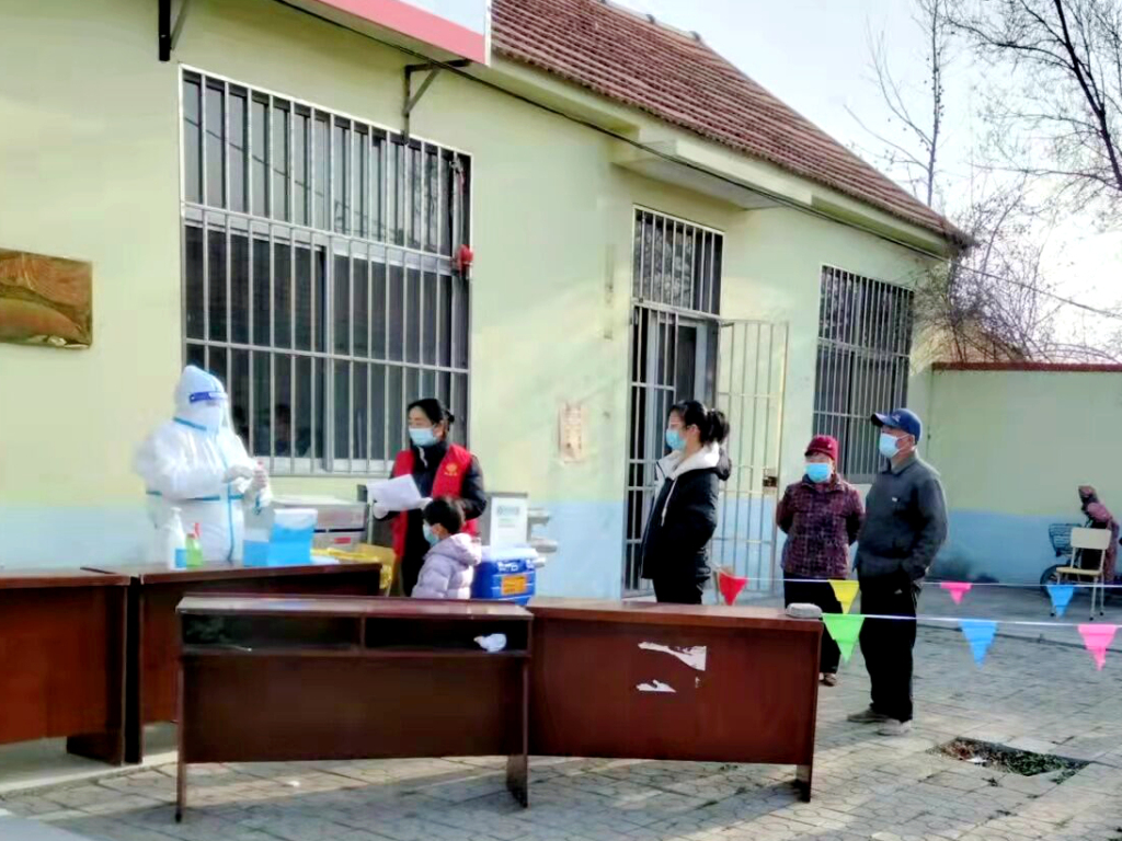 平度：休假不休“戰” 校車照管員變身志愿者