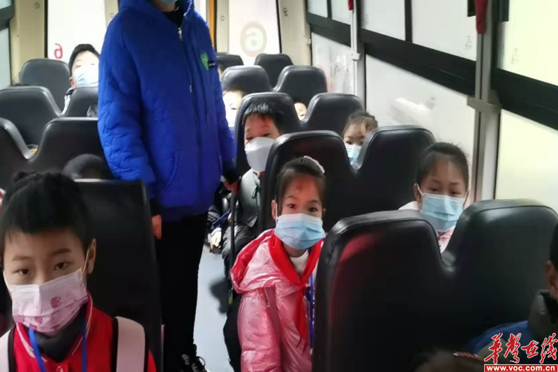 南縣烏嘴中心學(xué)校:落實(shí)校車防疫安檢為學(xué)生保駕護(hù)航 圖片 1.png