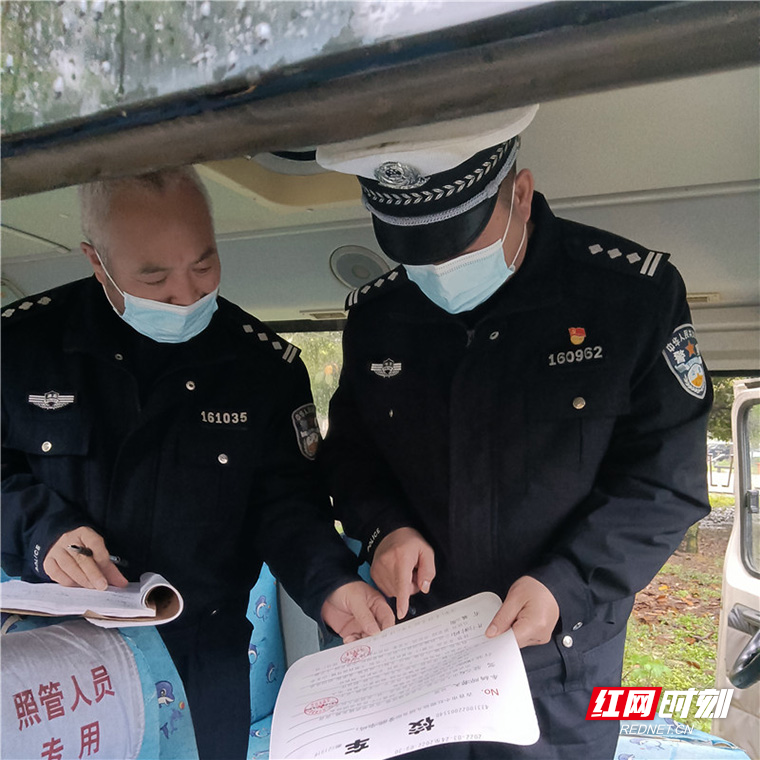 校車“安全”不放松 聯合檢查保平安 1.jpg