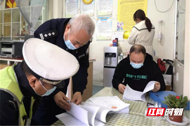 校車“安全”不放松 聯合檢查保平安 3.png