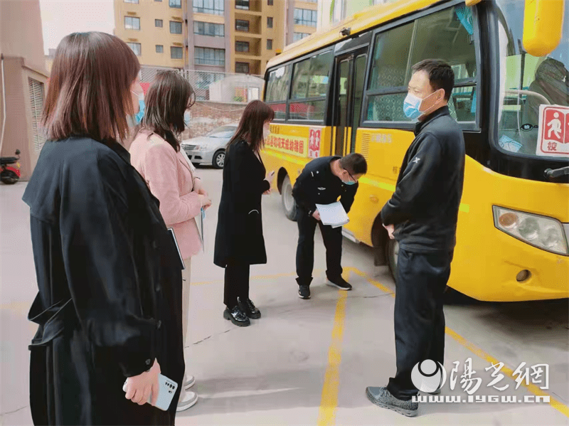 長武校車安全檢查 全力保障學生平安上下學 長武校車安全檢查 全力保障學生平安上下學