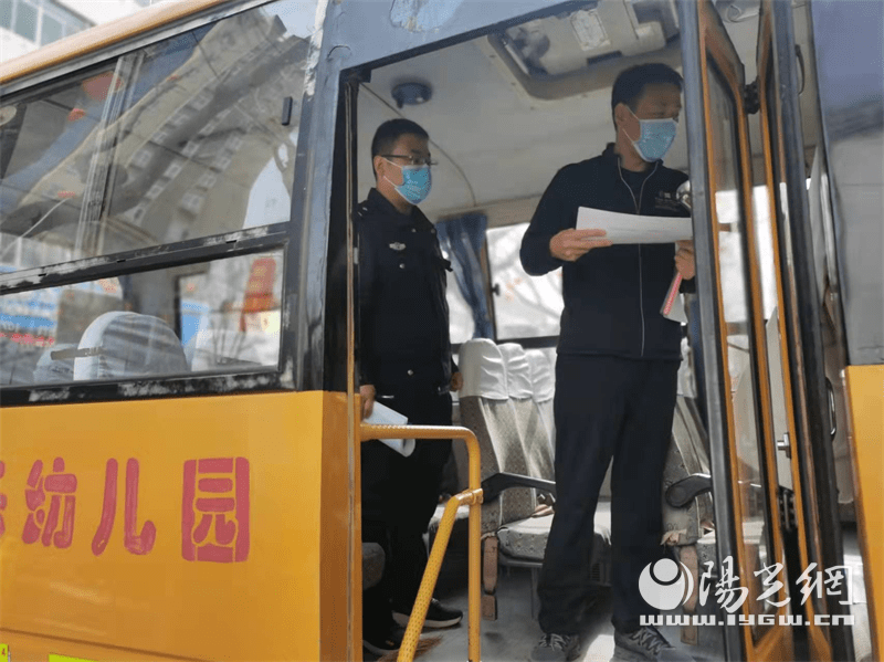 長武校車安全檢查 全力保障學生平安上下學 長武校車安全檢查 全力保障學生平安上下學