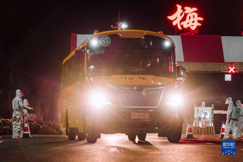 疫情下往返于長春、梅河口的“校車” 疫情下往返于長春、梅河口的“校車”