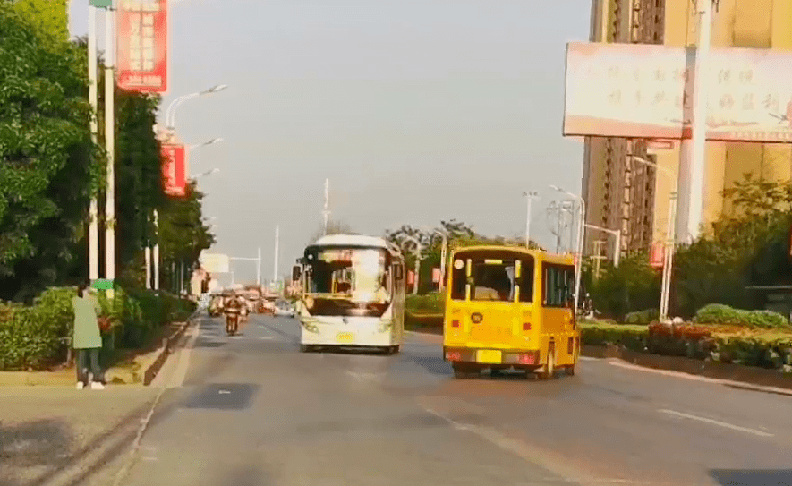 校車逆行“惹眾怒”,監(jiān)利交警依法查處! 校車逆行“惹眾怒”,監(jiān)利交警依法查處!