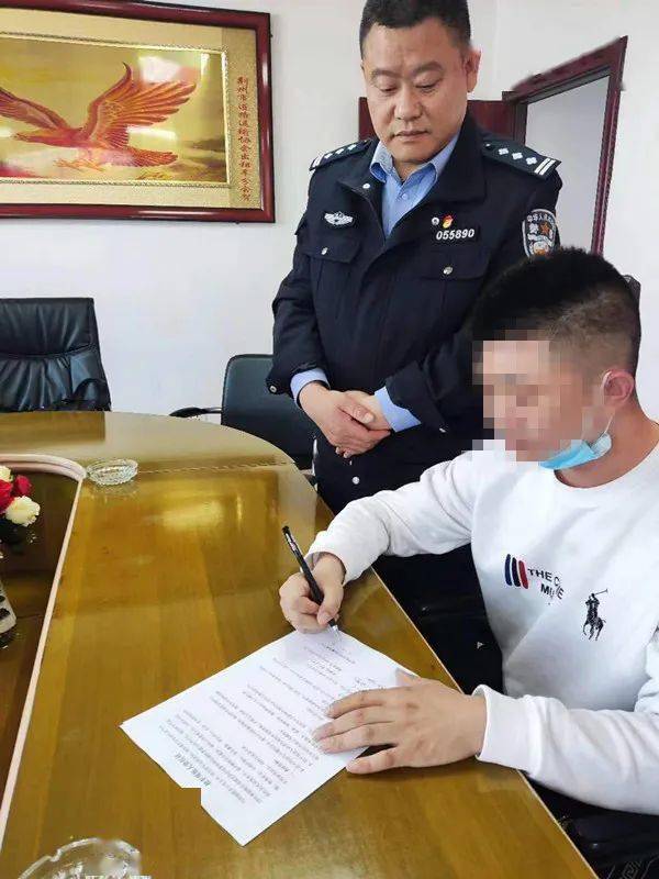 校車逆行“惹眾怒”,監(jiān)利交警依法查處! 校車逆行“惹眾怒”,監(jiān)利交警依法查處!