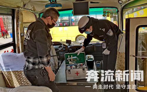 蘭州七里河交警大隊開展復(fù)學(xué)前校車交通安全檢查