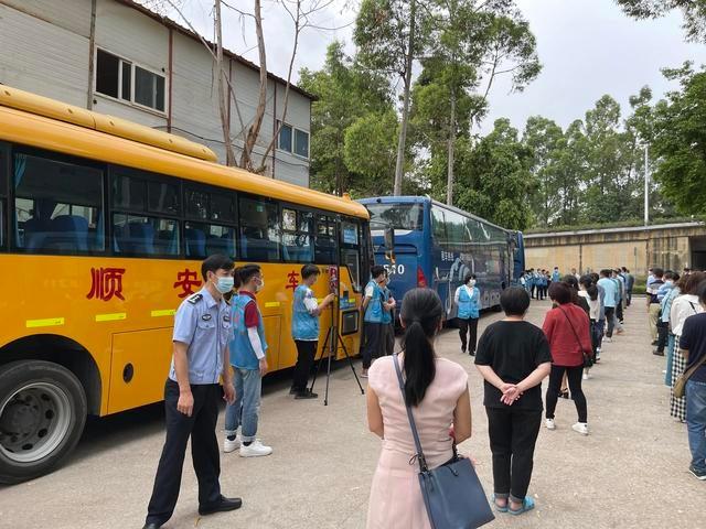 東莞交警開展校車駕駛員安全教育培訓暨校車安全應急演練
