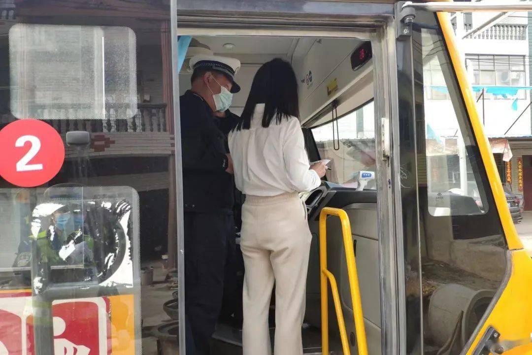 陽新多部門聯合開展校車安全突擊檢查/ 陽新多部門聯合開展校車安全突擊檢查