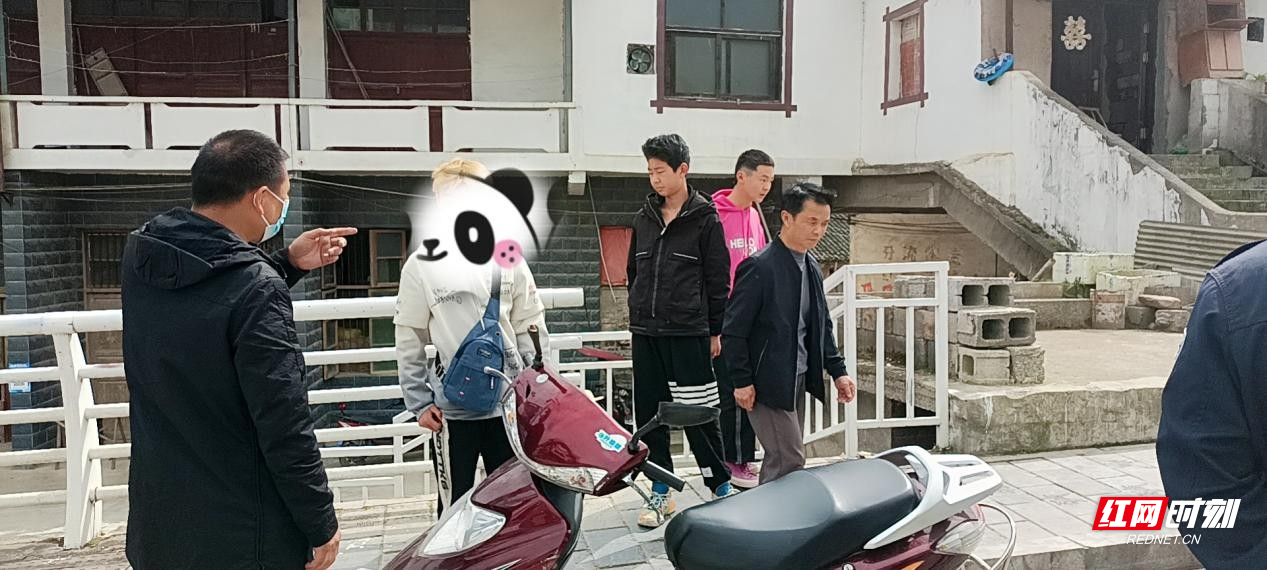 永定區教字埡鎮聯合張家界交警直屬一大隊集中開展涉校車輛專項整治行動/ 2(1).jpg