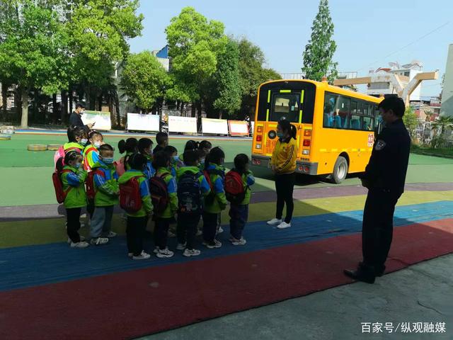 鄧州市公安局穰東派出所聯合召開校車駕駛員安全培訓暨應急演練/ 鄧州市公安局穰東派出所聯合召開校車駕駛員安全培訓暨應急演練