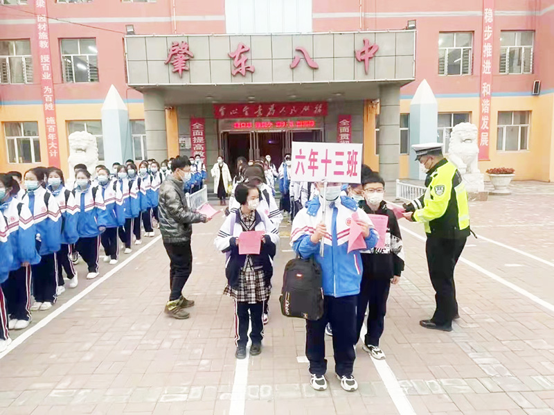 肇東交警大隊開展 “安全乘坐校車”宣傳活動