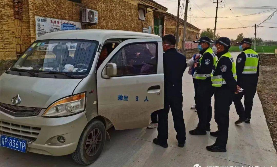 臨清“黑校車”超員,被開萬元罰單! 臨清“黑校車”超員,被開萬元罰單!