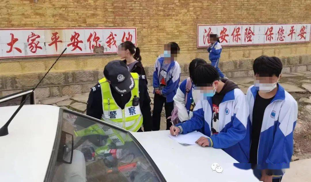 臨清“黑校車”超員,被開萬元罰單! 臨清“黑校車”超員,被開萬元罰單!