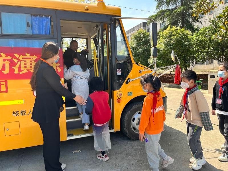漢壽縣鴨子港小學:校車安全常演練,平安出行永相伴 漢壽縣鴨子港小學:校車安全常演練,平安出行永相伴