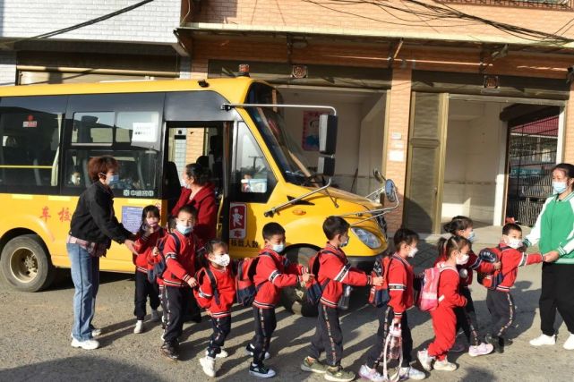 【政法在線】檢察公益訴訟守護孩子們的笑臉——安化縣人民檢察院開展校車安全檢查行動 圖片