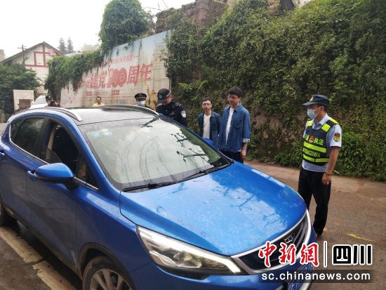 瀘州敘永:亮劍嚴打“黑校車”筑牢校園安全屏障 打擊治理“黑校車”專項行動。吳道才 攝