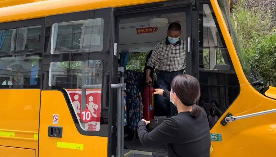 心系安全 平安乘車 ——諾亞舟惠州市惠城區(qū)惠外學(xué)校校車安全疏散演練活動 心系安全 平安乘車 ——諾亞舟惠州市惠城區(qū)惠外學(xué)校校車安全疏散演練活動