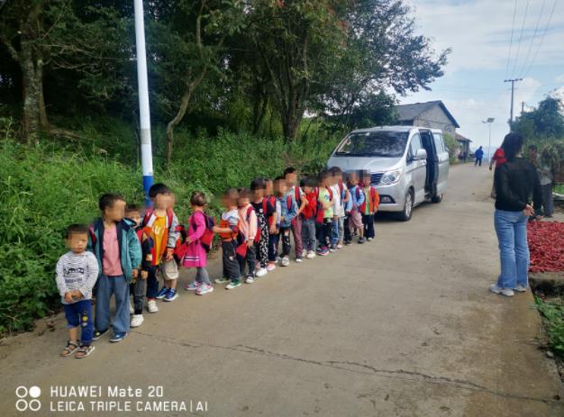 “黑校車”超員144.44%，司機、幼兒園負責人共3人獲刑！