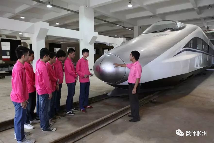 柳州這所學(xué)校的“校車(chē)”竟然是高鐵！