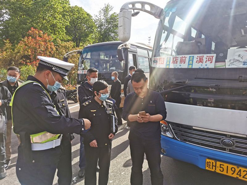 岳西開展校車及接送學(xué)生車輛聯(lián)合檢查