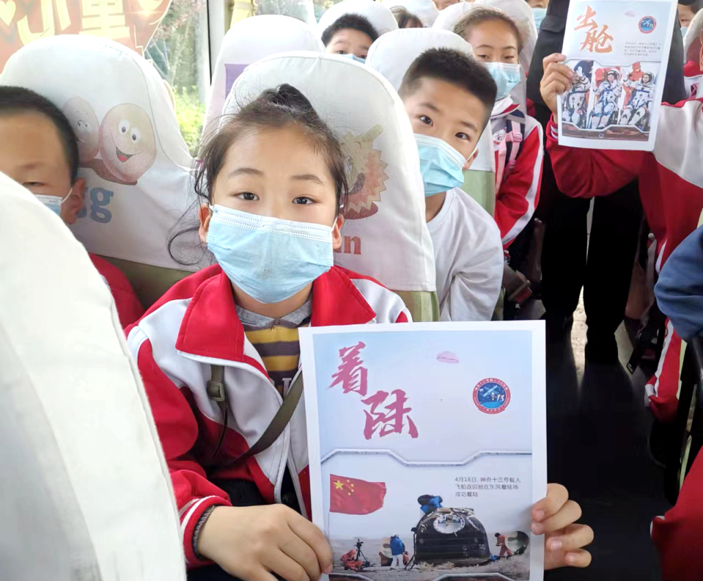 交運平度溫馨校車“航天夢”主題流動課堂 交運平度溫馨校車“航天夢”主題流動課堂