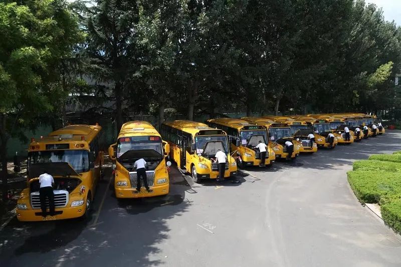 到今天上午，青島大鼻子校車開通整十年啦！