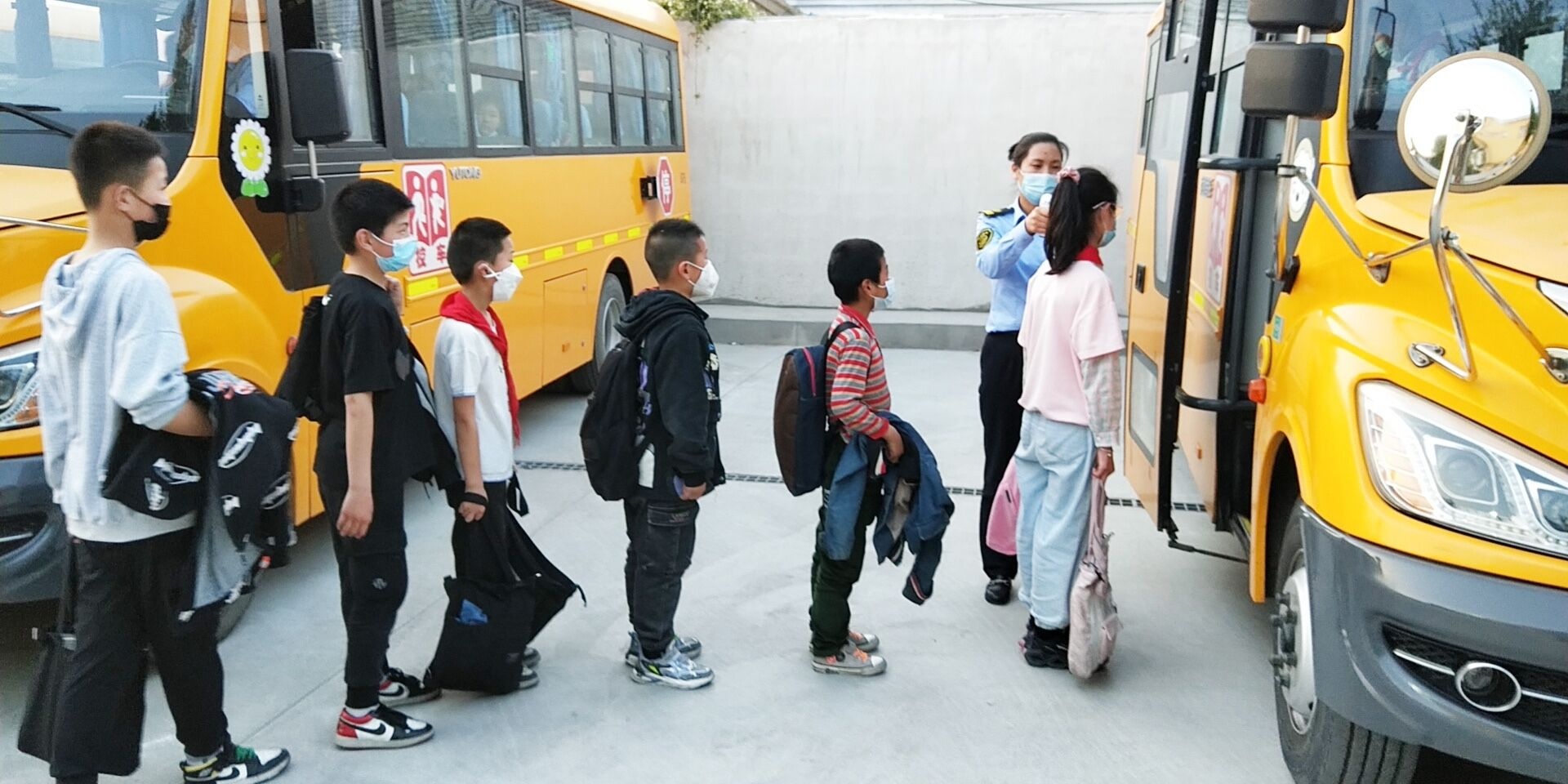 連汽灌云欣達校車積極做好“五一”期間學生運輸保障工作 連汽灌云欣達校車積極做好“五一”期間學生運輸保障工作