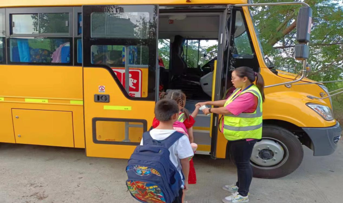 懷寧江鎮(zhèn)鎮(zhèn):校車(chē)運(yùn)行提升農(nóng)村孩子的幸福安全指數(shù) 圖片1.png
