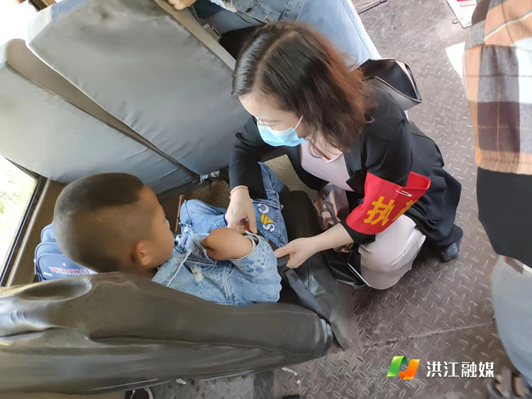 【群峰鄉(xiāng)】排查校車隱患 保障學(xué)生安全 群峰鄉(xiāng).png