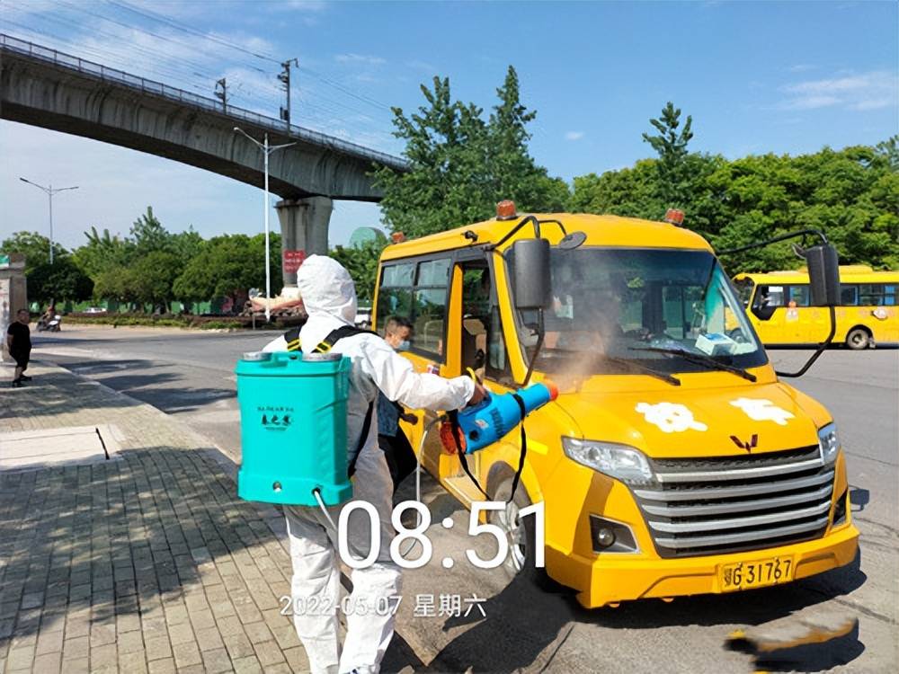 鄂州市大興校車公司集中對校車進行消殺和安全隱患排查/ 鄂州市大興校車公司集中對校車進行消殺和安全隱患排查