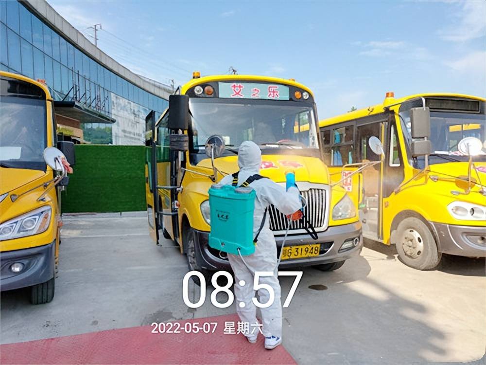 鄂州市大興校車公司集中對校車進行消殺和安全隱患排查/ 鄂州市大興校車公司集中對校車進行消殺和安全隱患排查