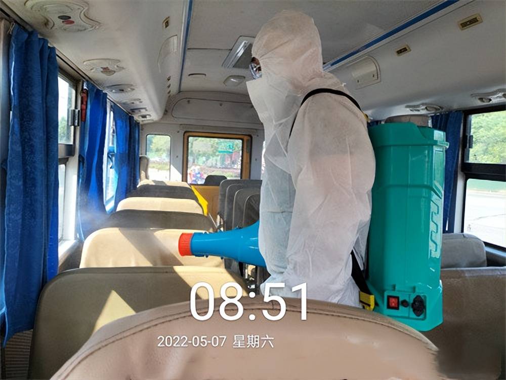 鄂州市大興校車公司集中對校車進行消殺和安全隱患排查/ 鄂州市大興校車公司集中對校車進行消殺和安全隱患排查
