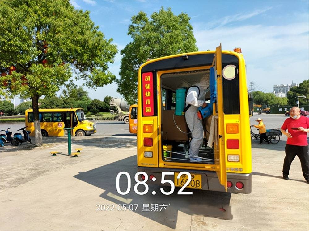 鄂州市大興校車公司集中對校車進行消殺和安全隱患排查/ 鄂州市大興校車公司集中對校車進行消殺和安全隱患排查