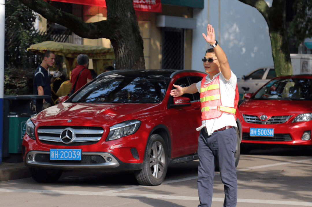 衢州“一校一策”有效治理校園周邊擁堵 衢州“一校一策”有效治理校園周邊擁堵