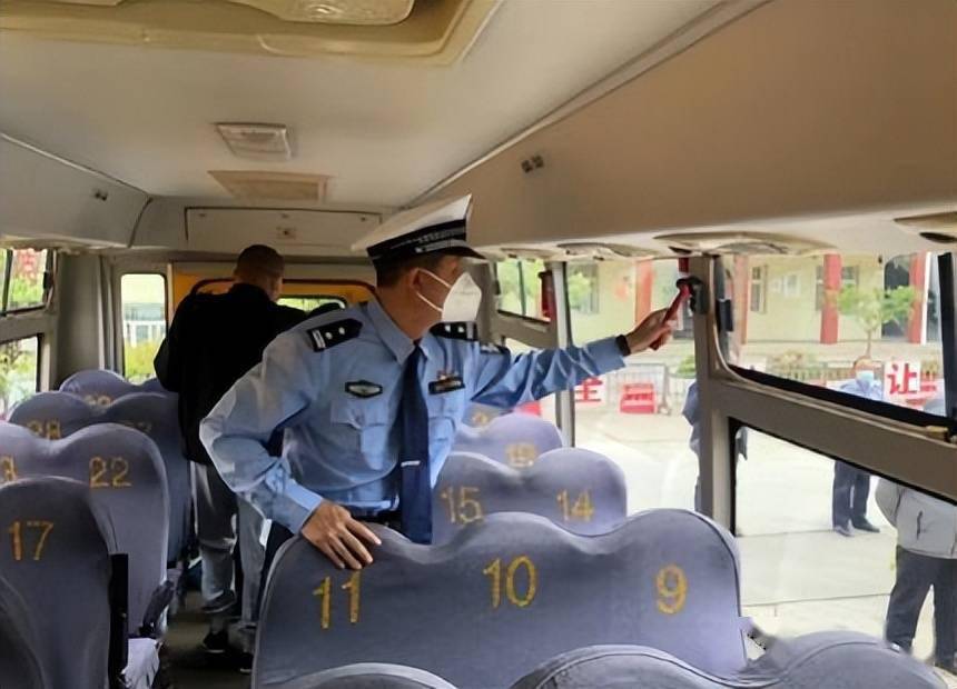 長(zhǎng)安交警:四項(xiàng)舉措、“三零”要求,校車十年安全行 長(zhǎng)安交警:四項(xiàng)舉措、“三零”要求,校車十年安全行