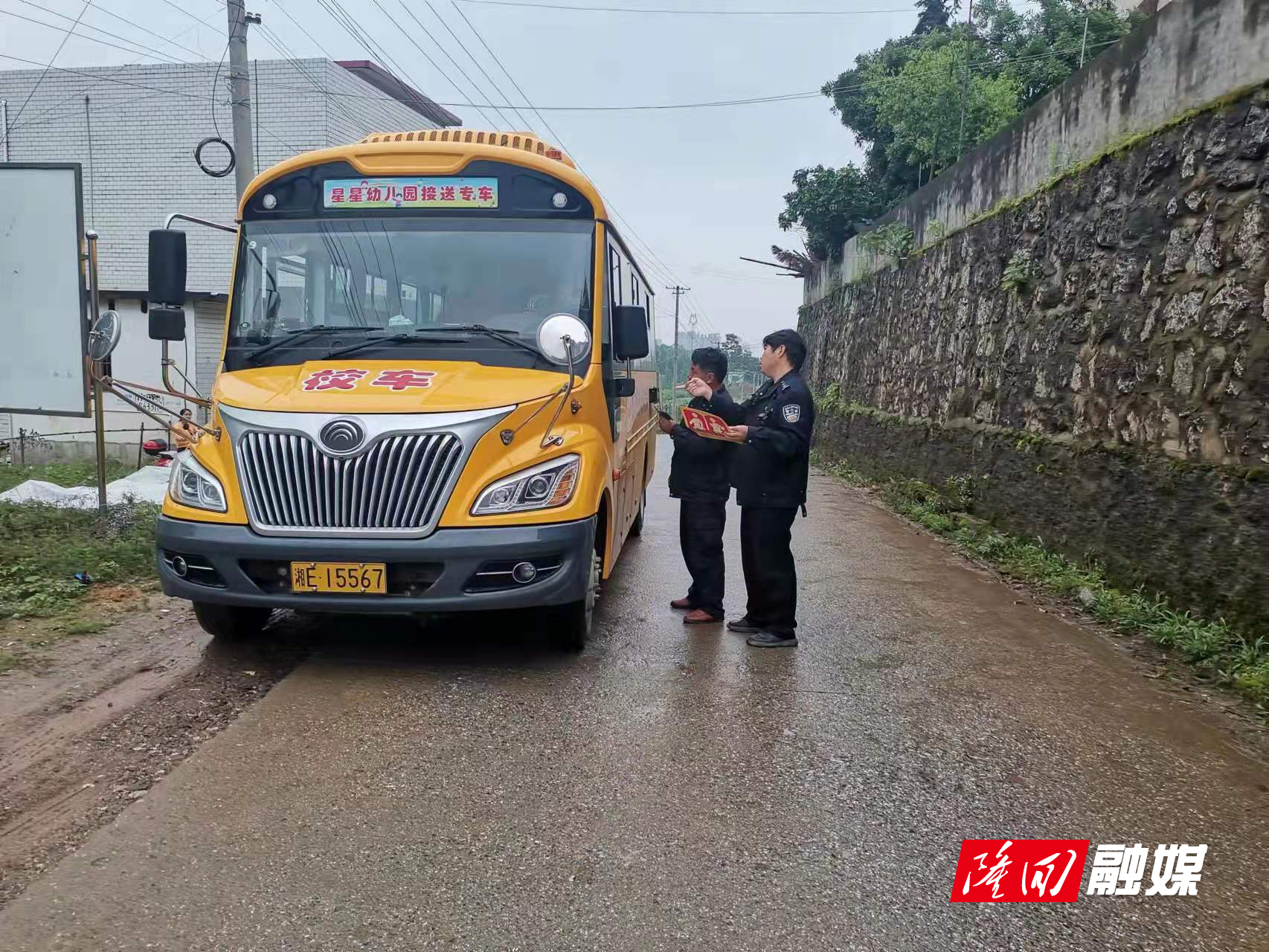 三閣司鎮開展校車安全專項檢查整治/ 微信圖片_20220513113659.jpg