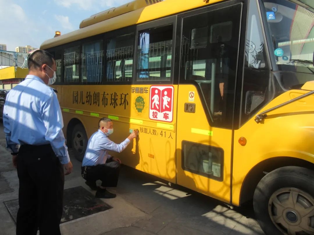 蒙自交警強化校車安全檢查 夯實校園安全防線