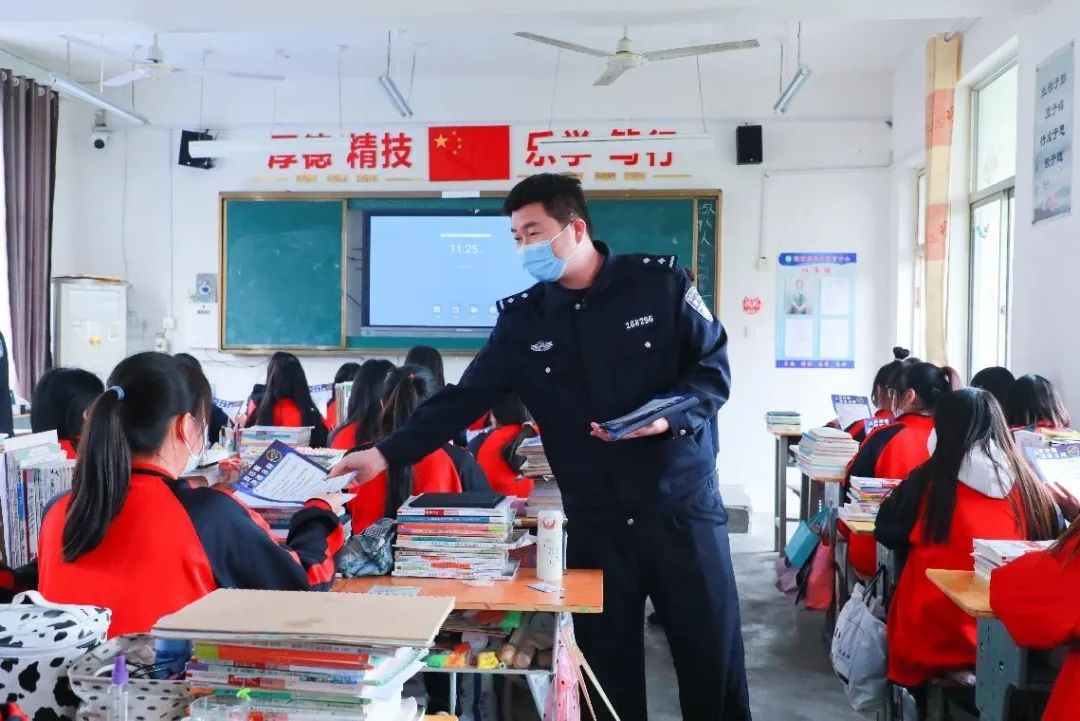 守護在校學(xué)生人身財產(chǎn)安全，商丘公安這樣做~