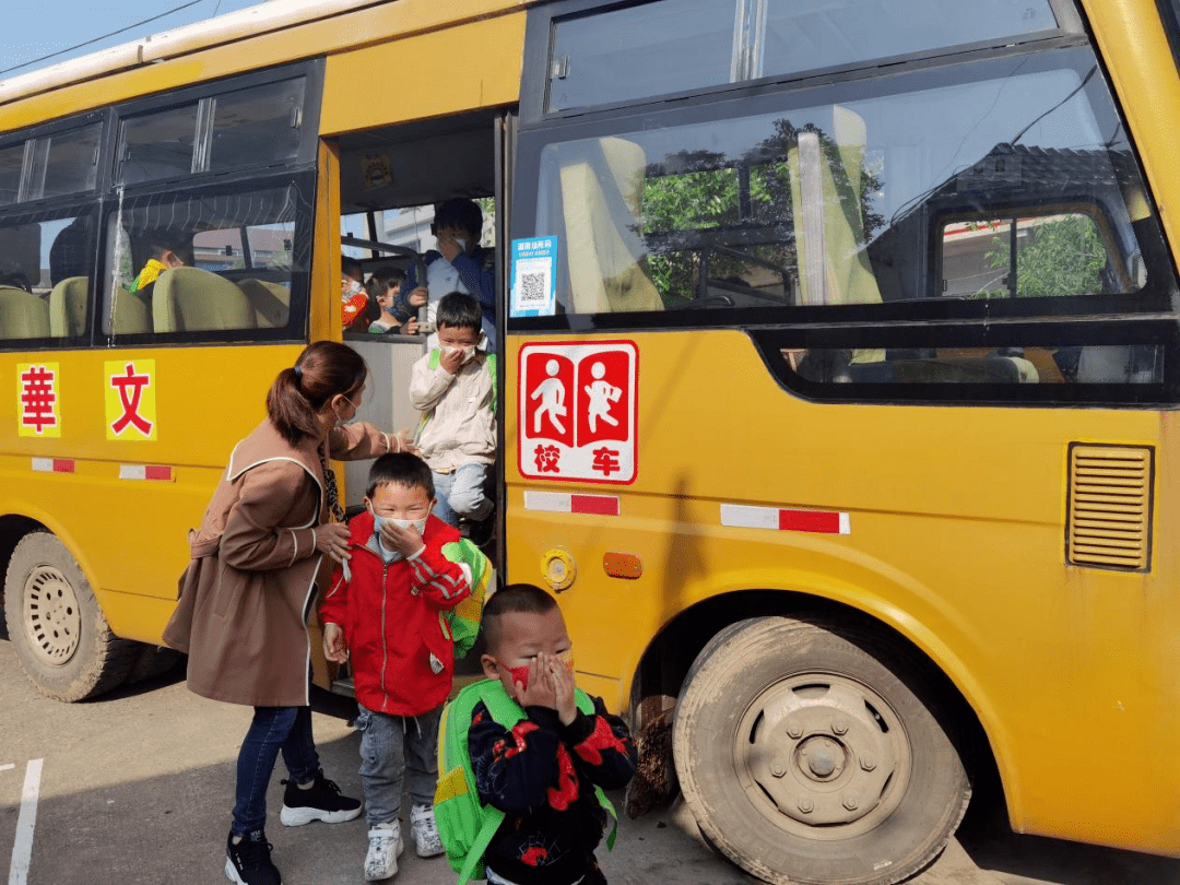 校車安全演練，我們在行動——新港幼兒園開展校車突發(fā)事件應(yīng)急疏散演練