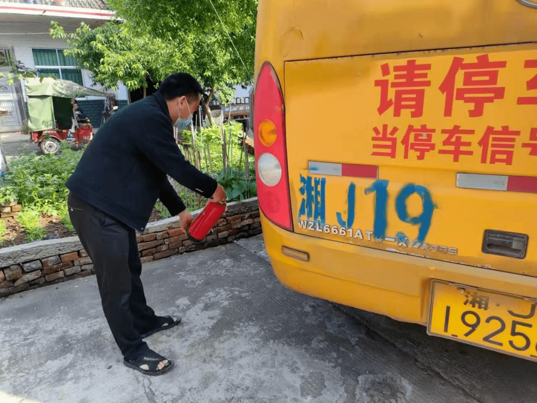 校車安全演練，我們在行動——新港幼兒園開展校車突發(fā)事件應(yīng)急疏散演練