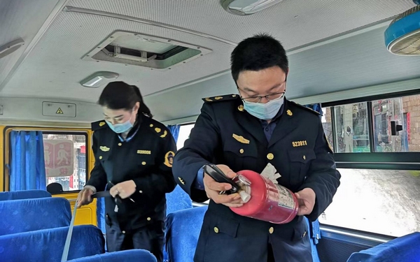 聯(lián)合校車安全檢查 營造道路交通環(huán)境