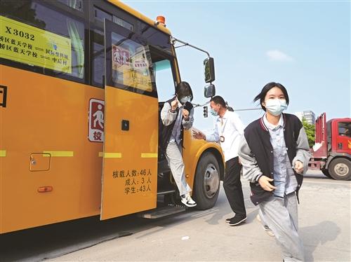 校車應(yīng)急演練保平安