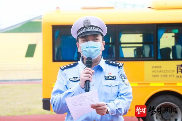 校車發生交通事故，并引發自燃？原是多部門聯合開展校車突發事故應急演練