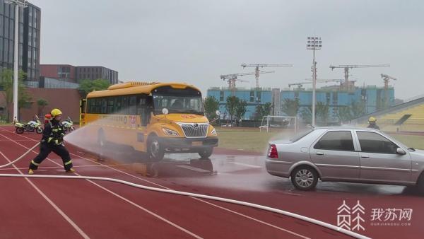 保障校車安全 南京江北新區警方走進校園應急演練