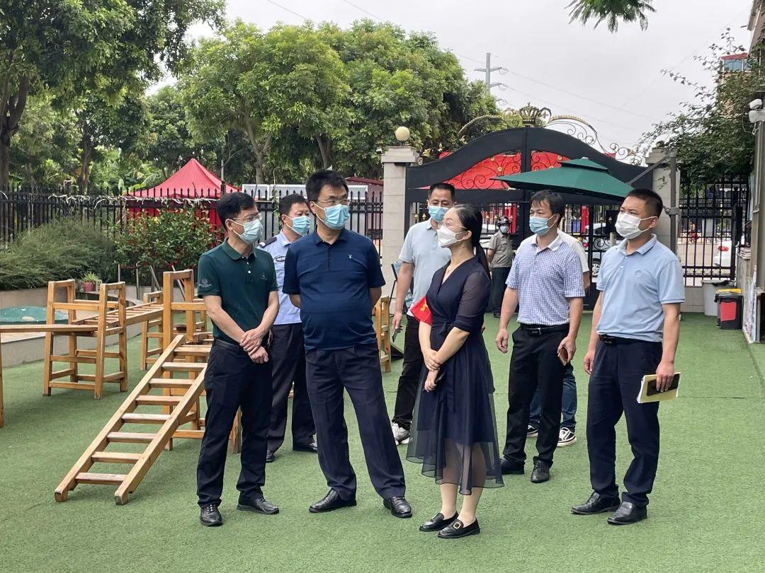 仙游教育·每日一圖｜黃朝陽帶隊檢查幼兒園校車安全管理工作