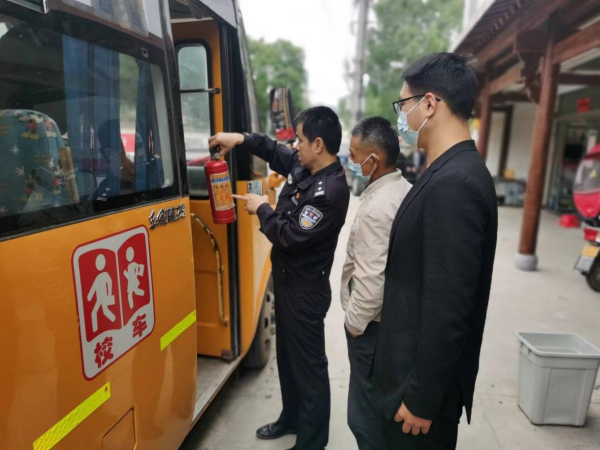 宣城涇縣開展校車聯合專項檢查/ 圖片 1.png